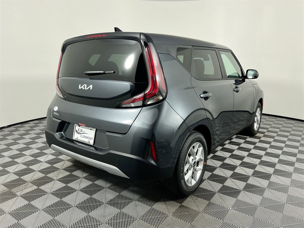 2025 Kia Soul LX photo 2
