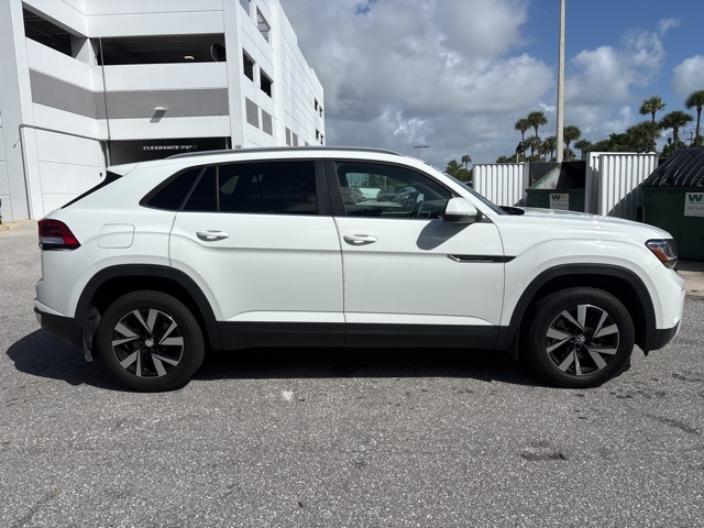 2021 Volkswagen Atlas Cross Sport SE photo 2