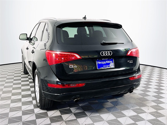 2011 Audi Q5 2.0T Premium photo 3
