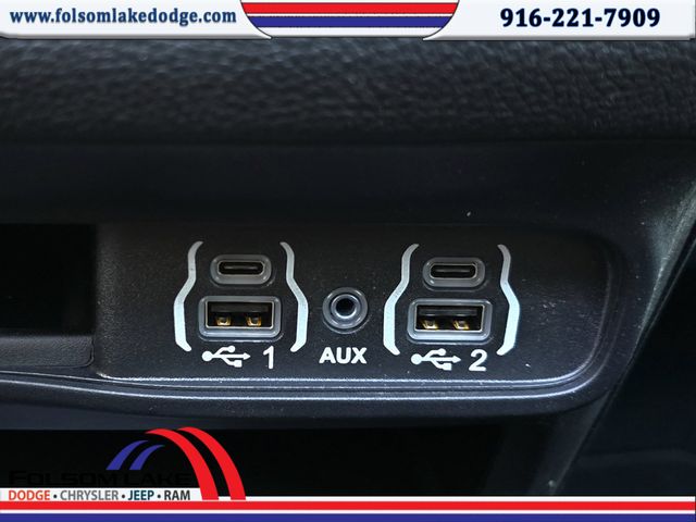 2025 Chrysler Pacifica photo 13