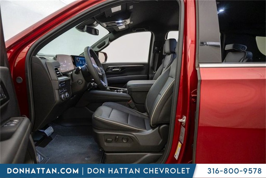 2025 Chevrolet Suburban Premier photo 3