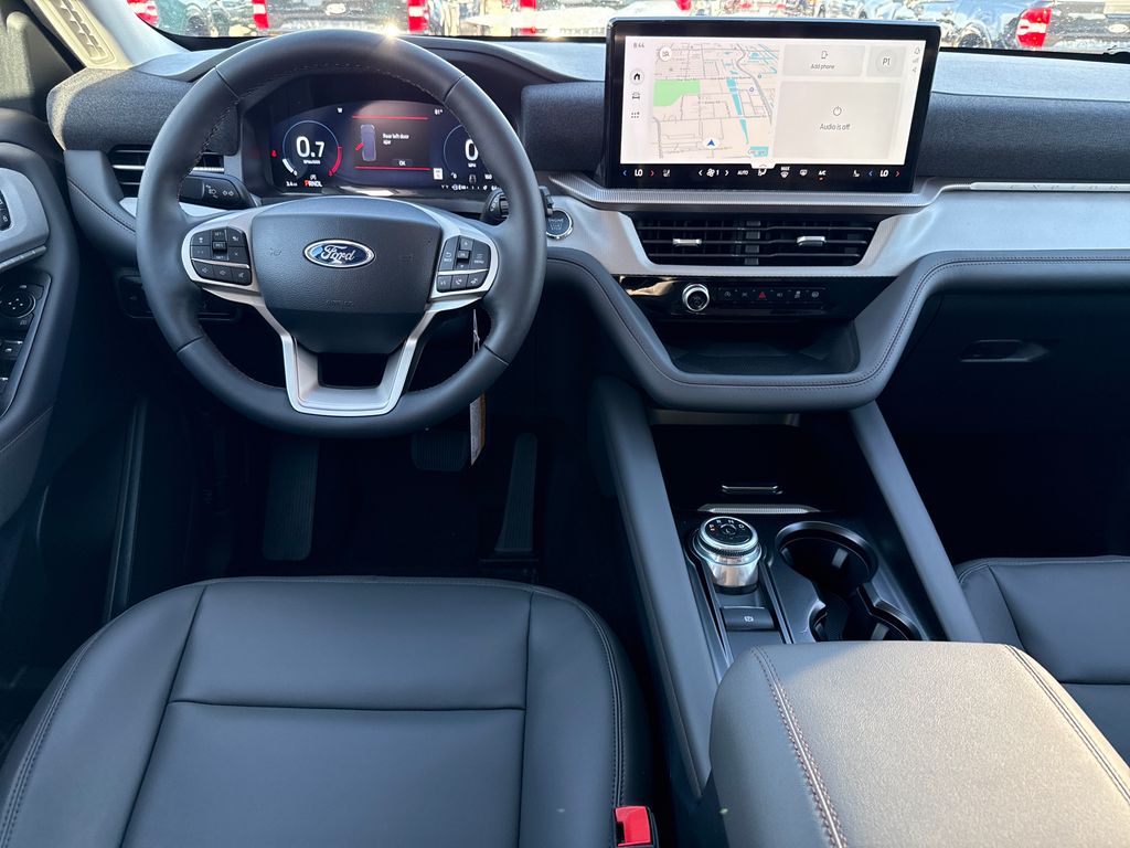 2025 Ford Explorer photo 4
