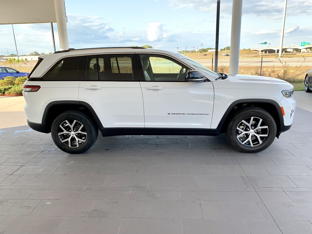 2023 Jeep Grand Cherokee Limited photo 4