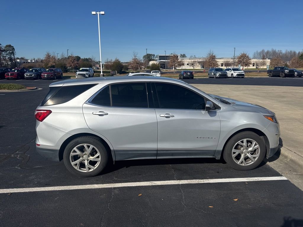2020 Chevrolet Equinox LT photo 3