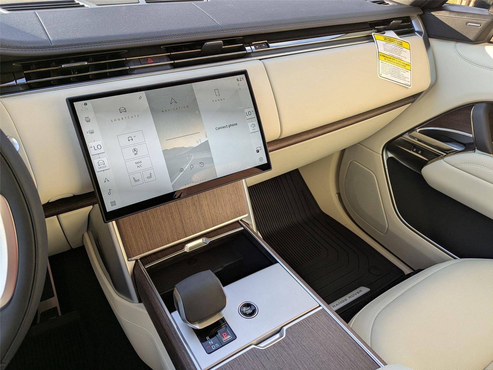 2025 Land Rover Range Rover SE photo 19