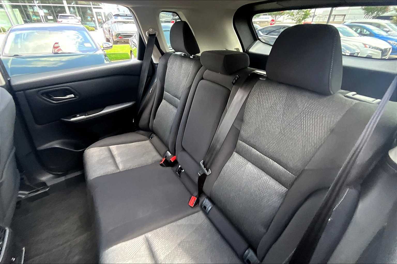 2024 Nissan Rogue SV photo 16