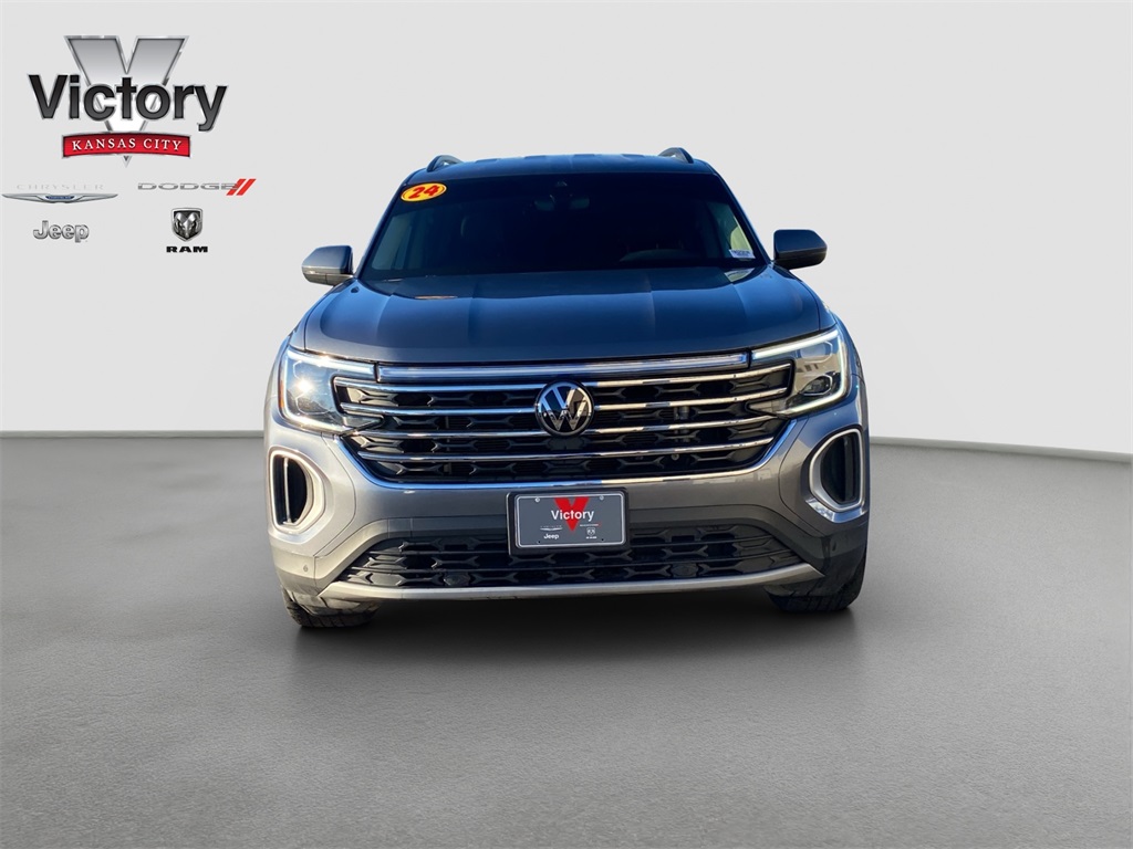 Used 2024 Volkswagen Atlas SE w/Tech with VIN 1V2WR2CA6RC525039 for sale in Kansas City