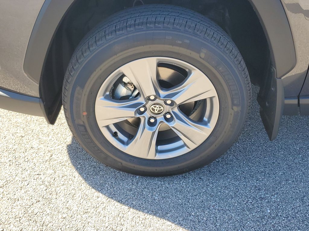 2025 Toyota RAV4 Hybrid XLE photo 9