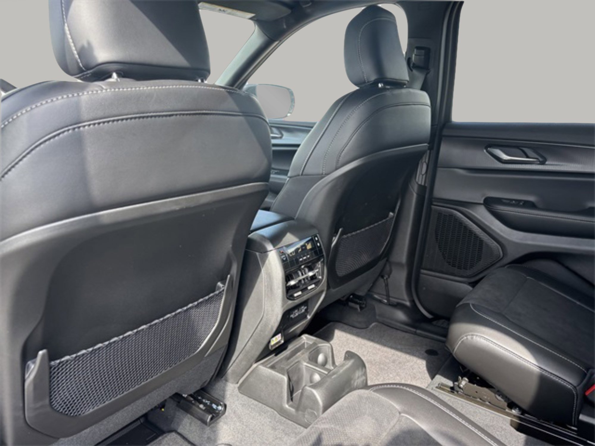 2025 Toyota RAV4 L photo 23