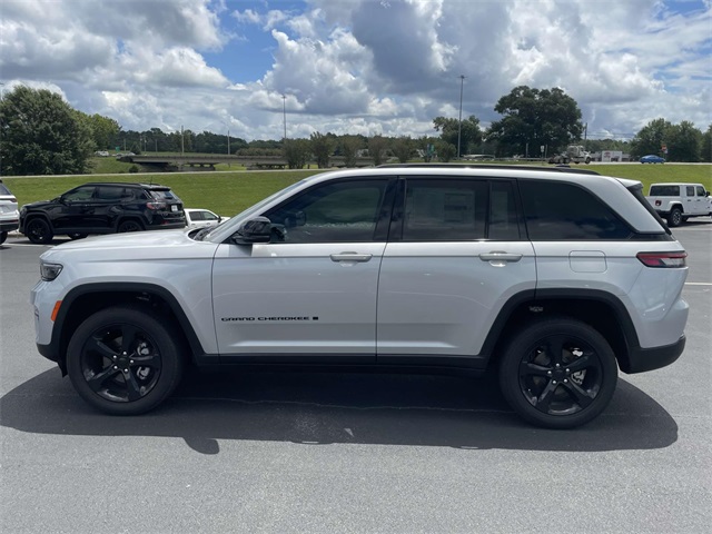 2025 Jeep Grand Cherokee Altitude photo 6