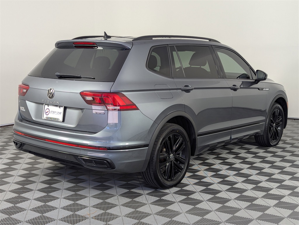 2022 Volkswagen Tiguan SE R-Line Black photo 4