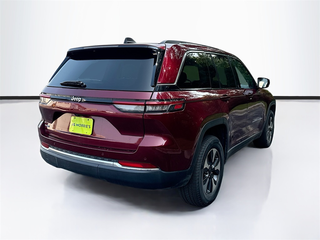 2023 Jeep Cherokee Base photo 2
