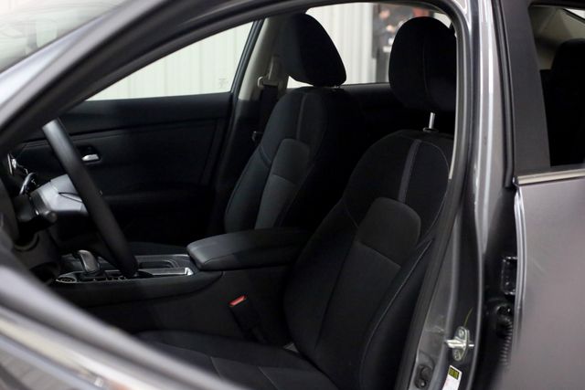 2025 Nissan Sentra SV photo 9