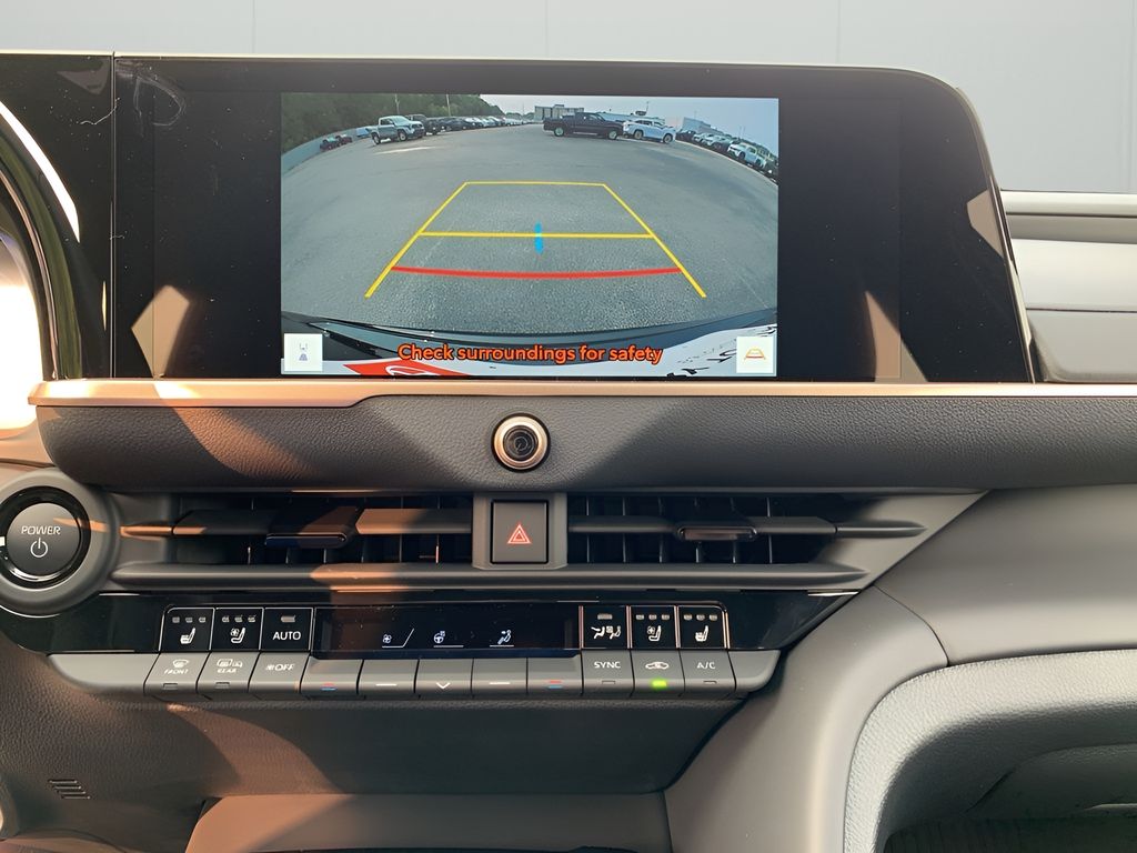 2025 Toyota Crown Signia XLE photo 18
