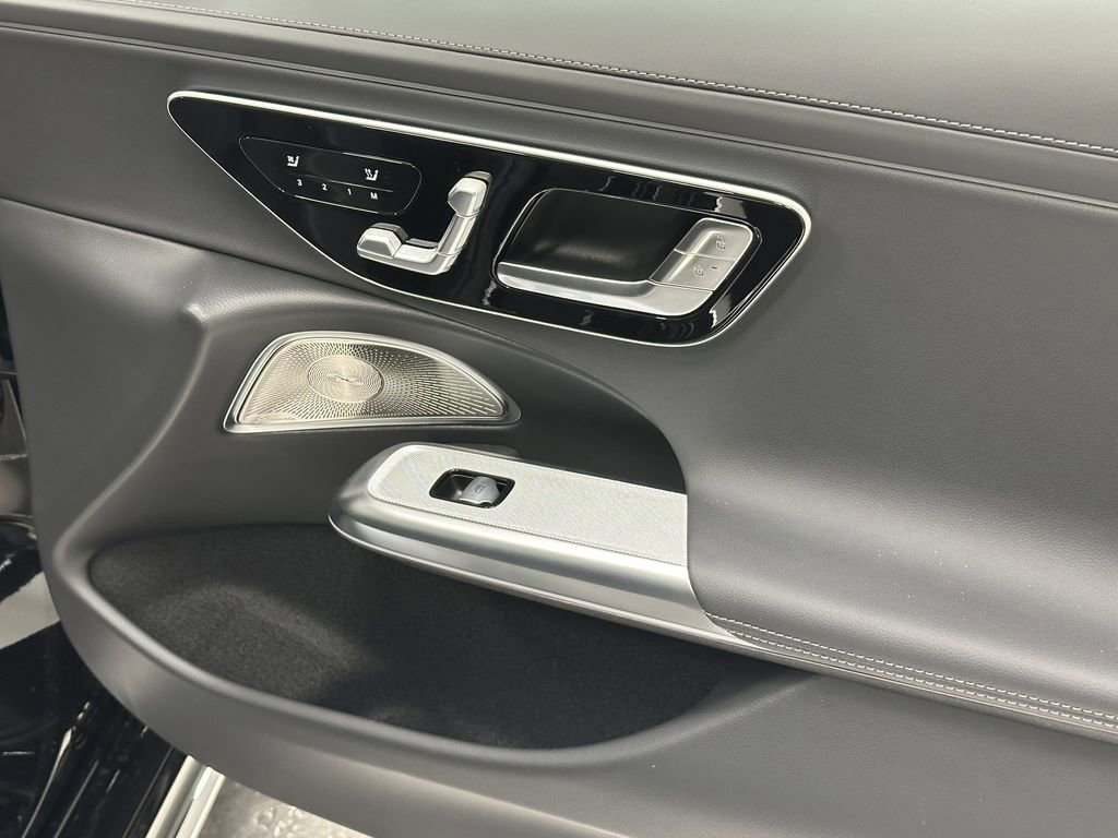 2026 Mercedes Benz E 450 4MATIC photo 17