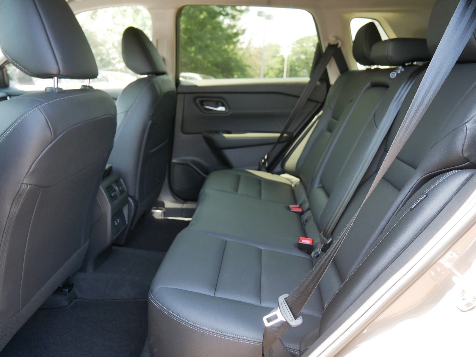 2025 Nissan Rogue SL photo 6