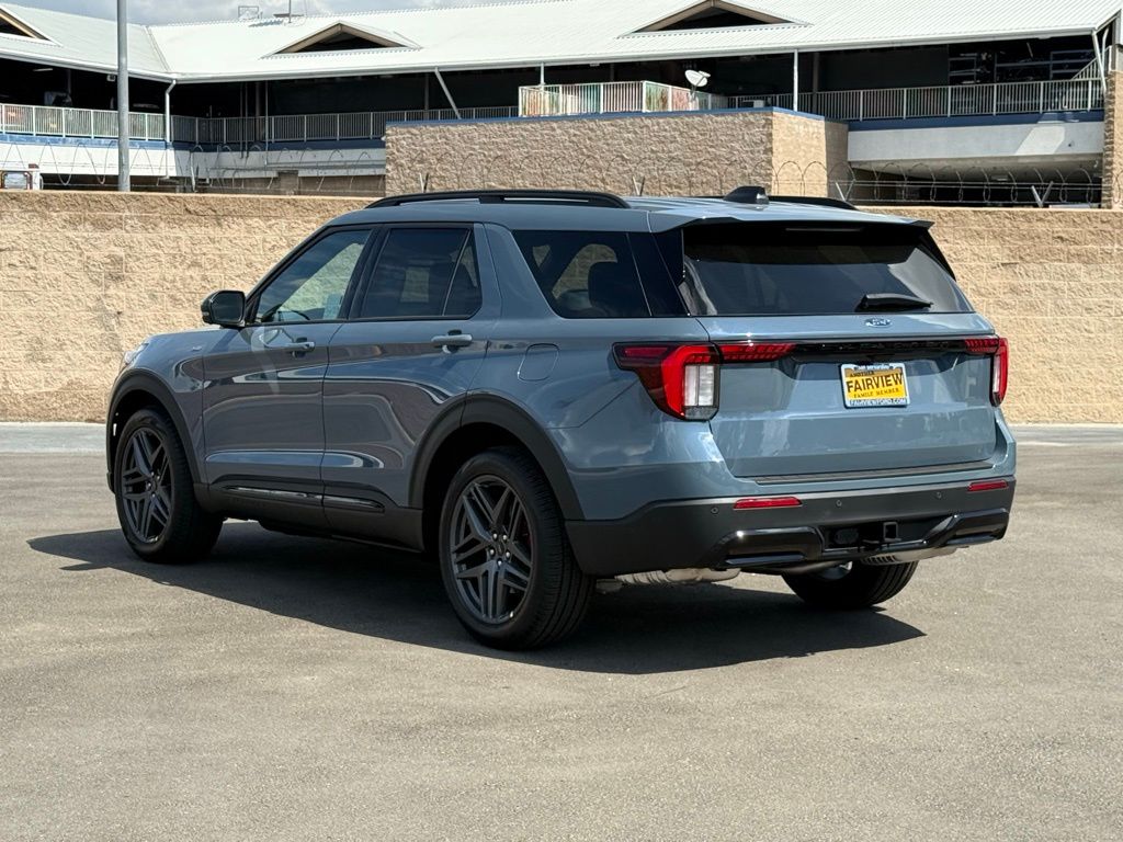 2025 Ford Explorer ST-Line photo 5