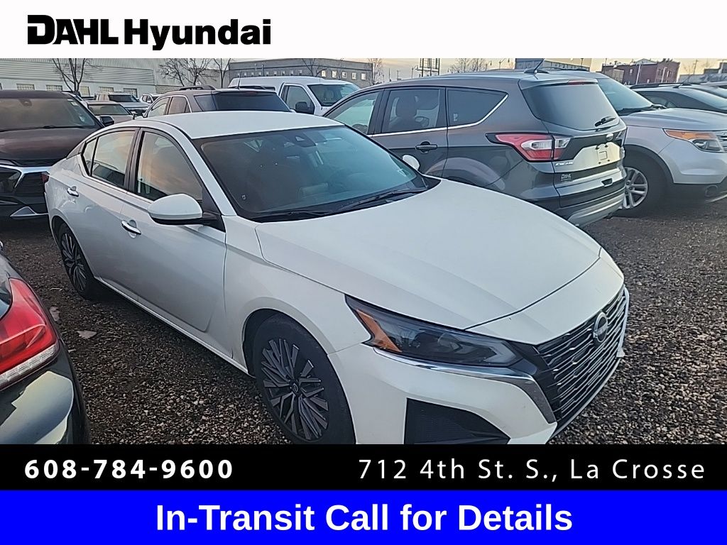 2023 Nissan Altima SV's photo