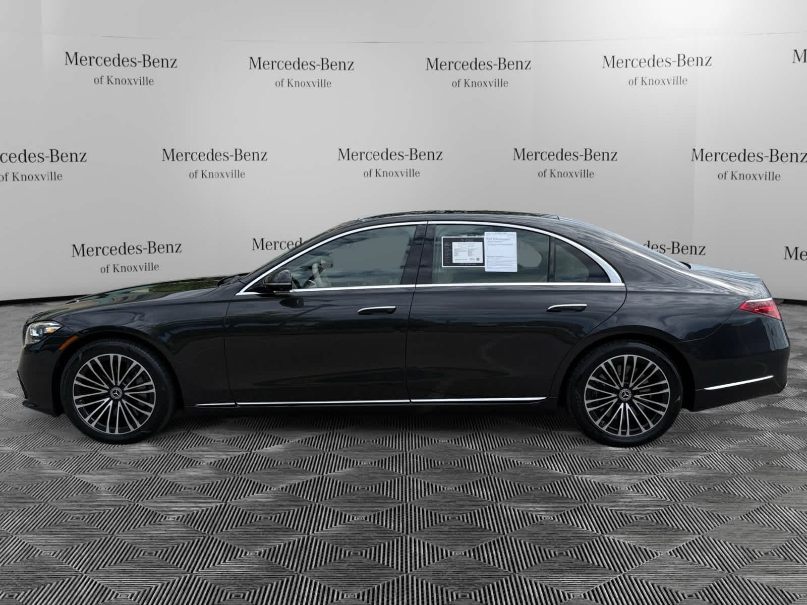 2022 Mercedes Benz S 580 4MATIC photo 2