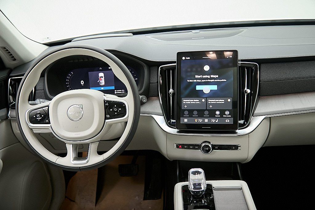 2026 VOLVO XC90 - Image 25