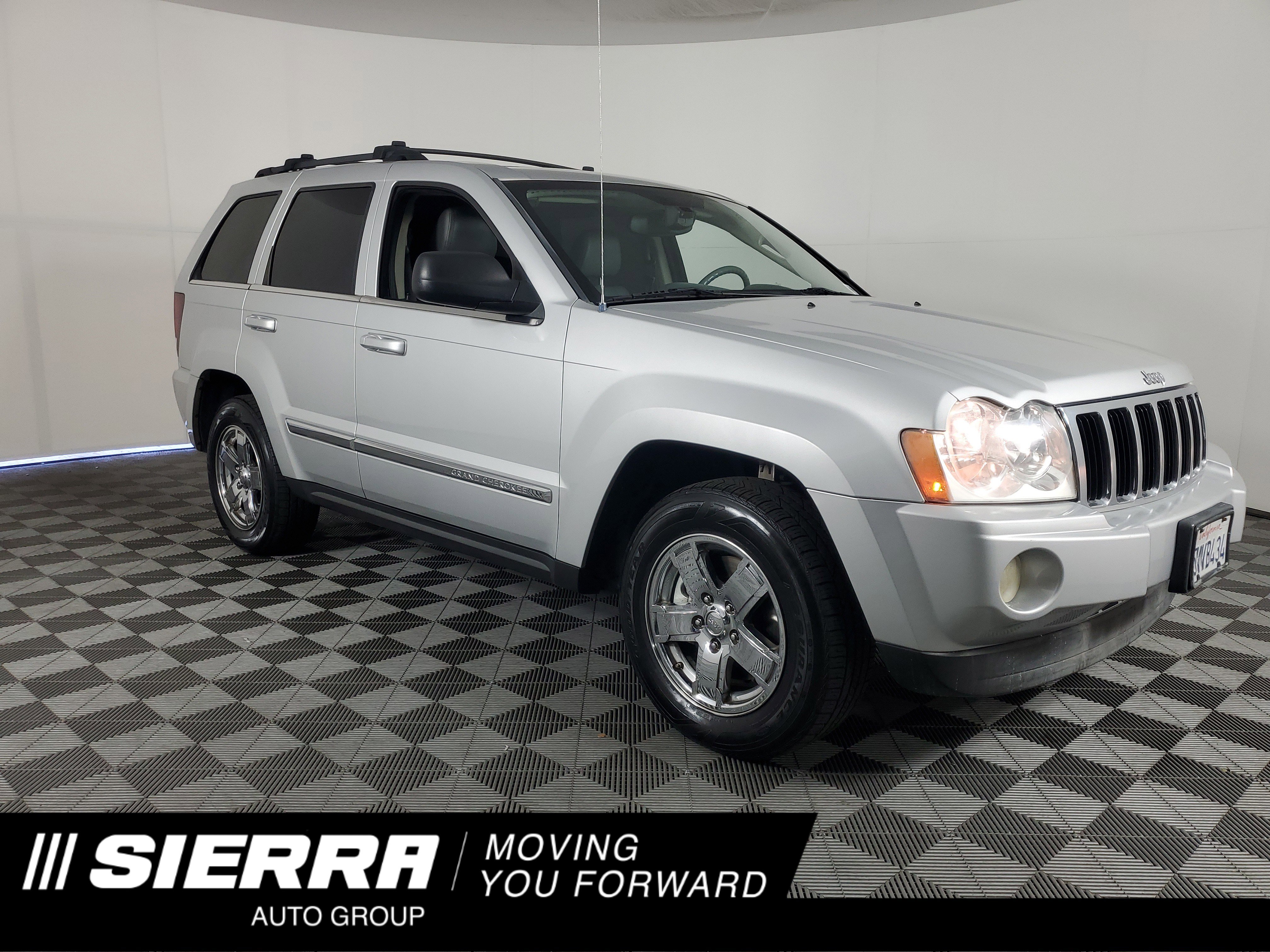Used 2006 Bright Silver Metallic Clearcoat Jeep Limited image 1