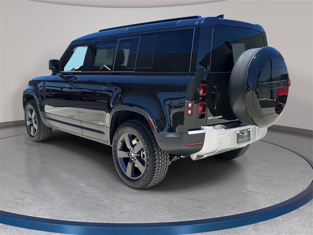 2025 Land Rover Defender 110 S photo 7