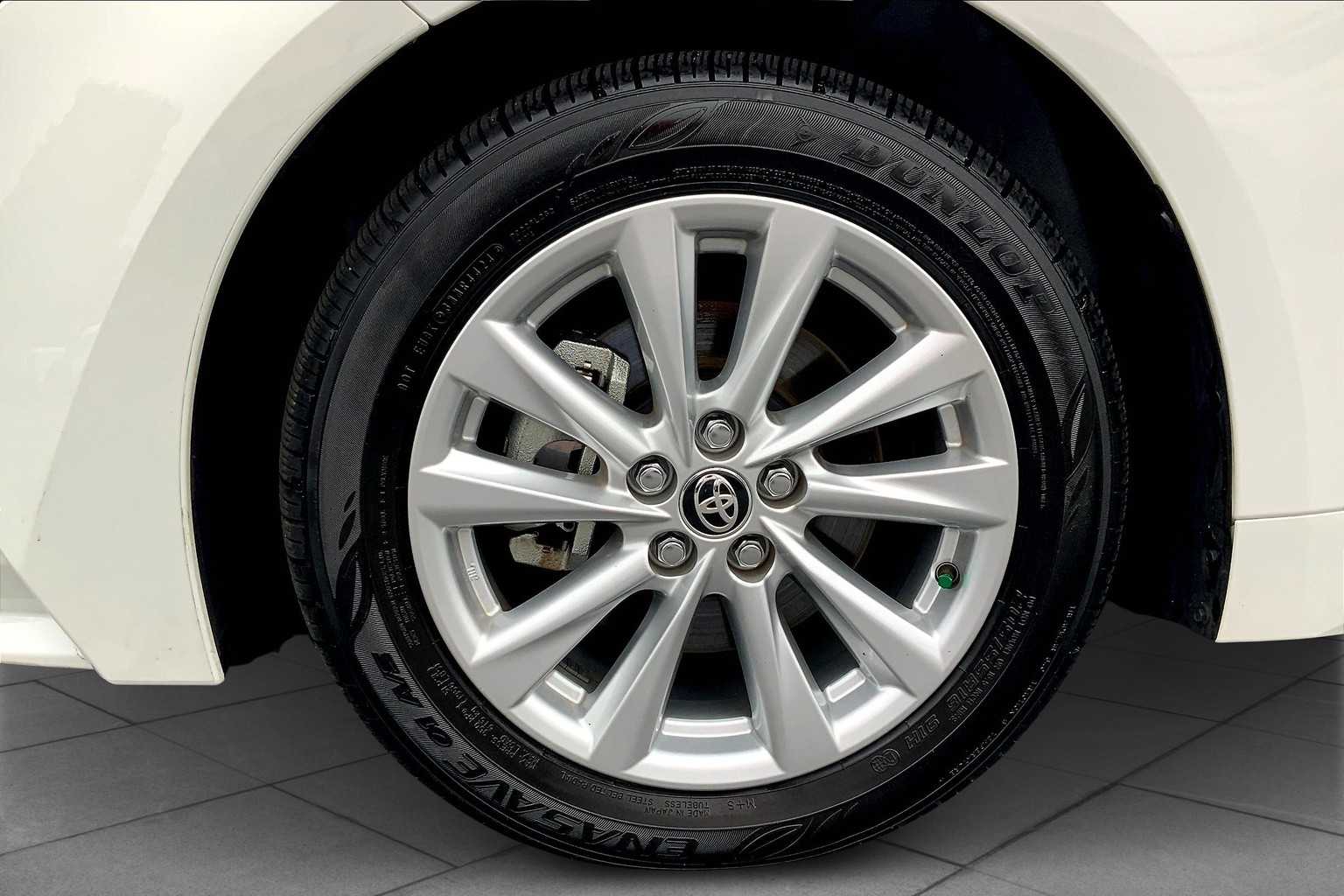2025 Toyota Corolla Hybrid XLE photo 9