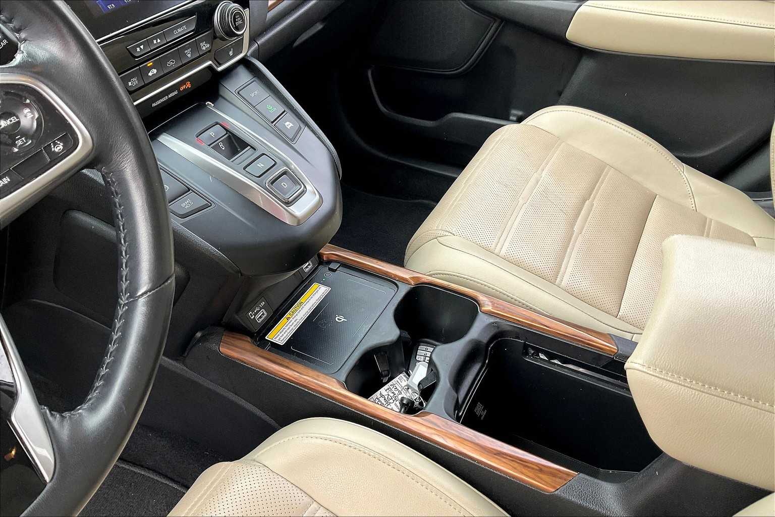 2022 Honda CR-V Hybrid Touring photo 14