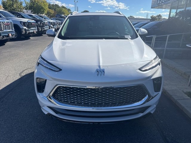 2026 Buick Encore GX Avenir photo 2