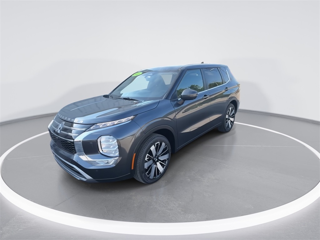 2025 Mitsubishi Outlander SE photo 4