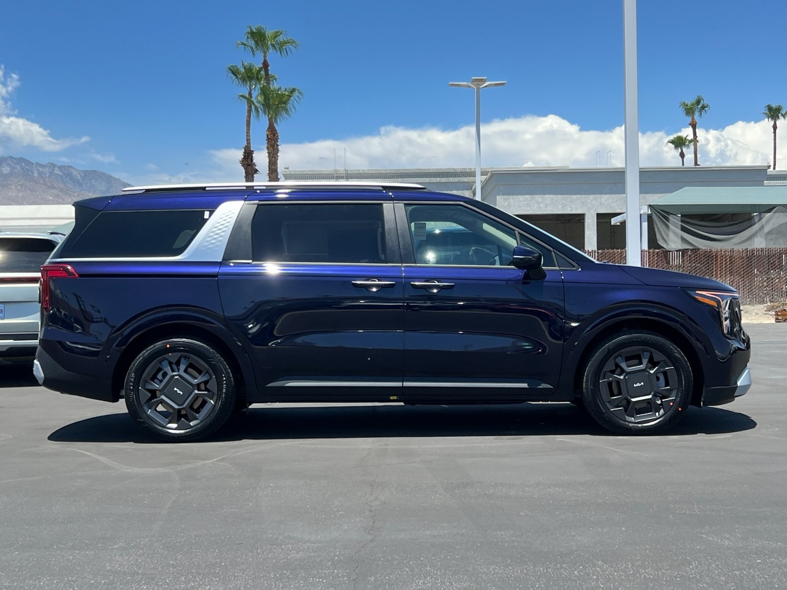 2026 Kia Carnival EX photo 2