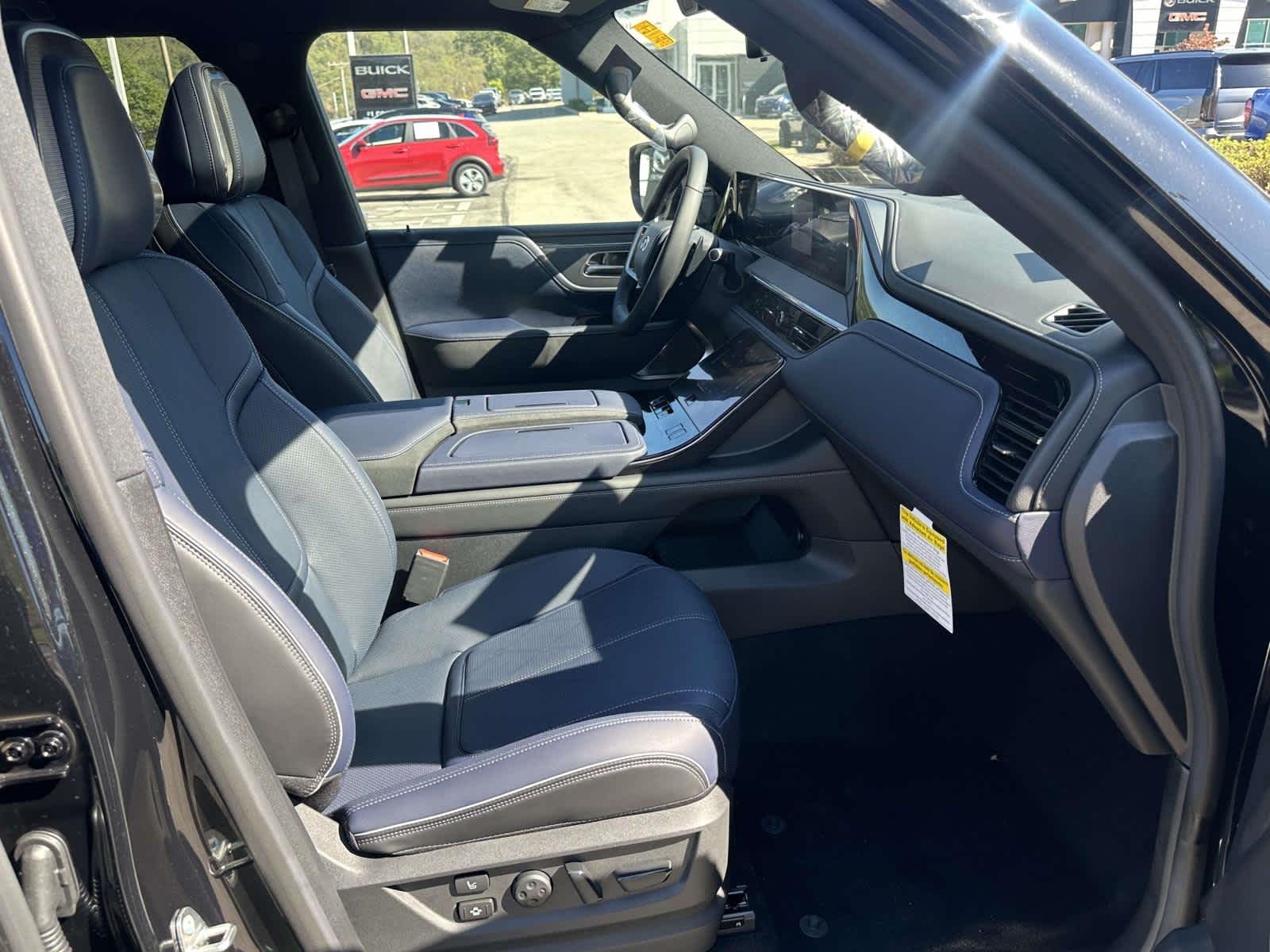 2026 Infiniti QX80 Sensory photo 16