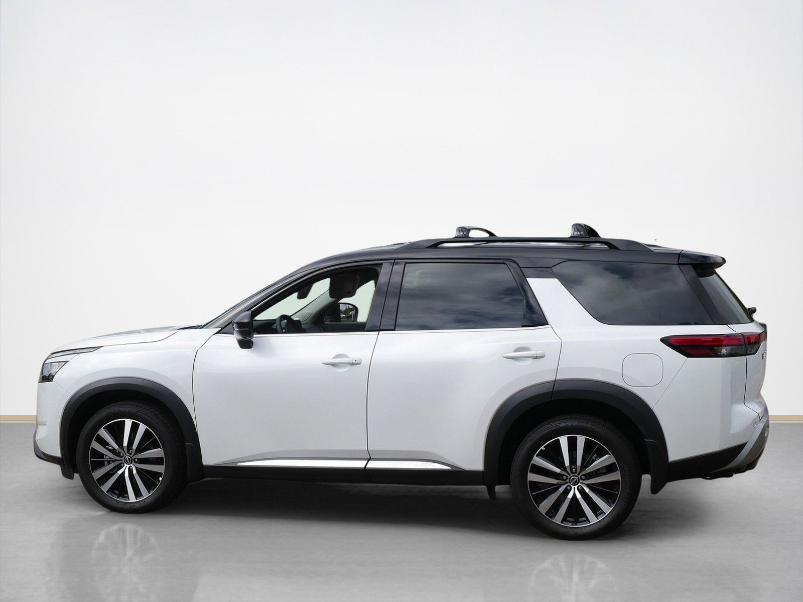2025 Nissan Pathfinder Platinum photo 5