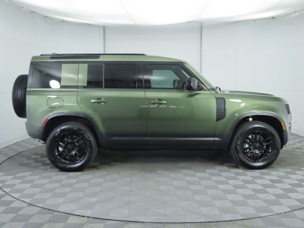 2026 Land Rover Defender 110 S photo 4