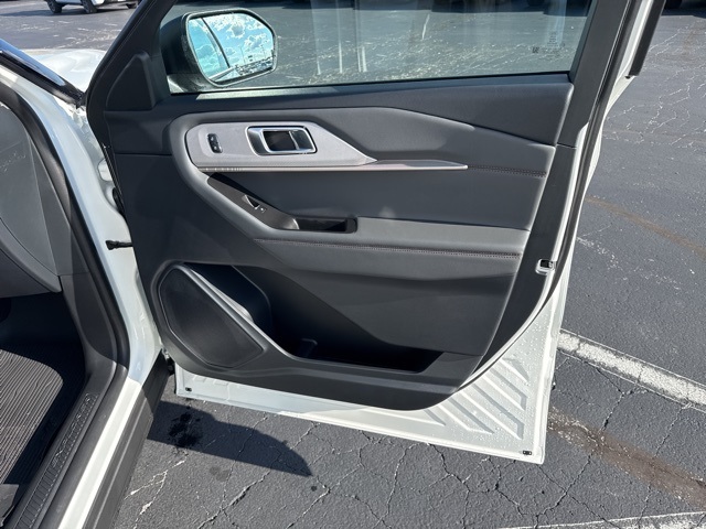 2025 Ford Explorer photo 22