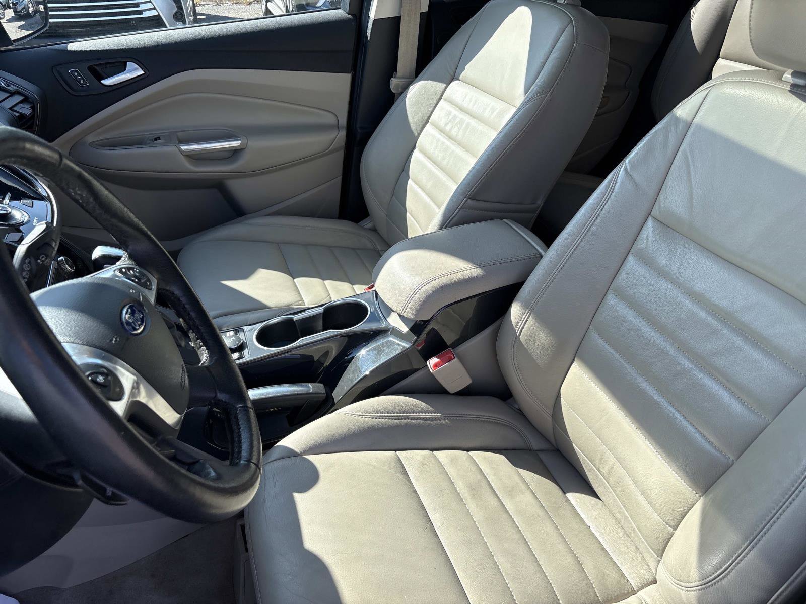 2016 Ford Escape Titanium photo 23