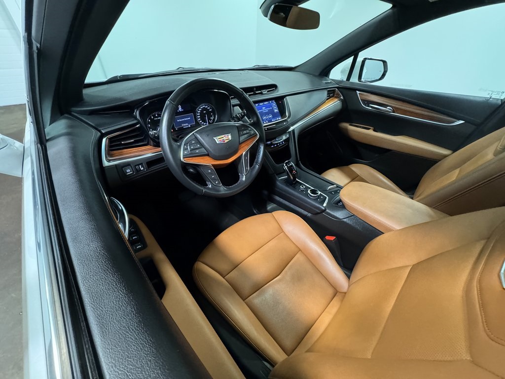 2022 Cadillac XT5 Premium Luxury photo 2