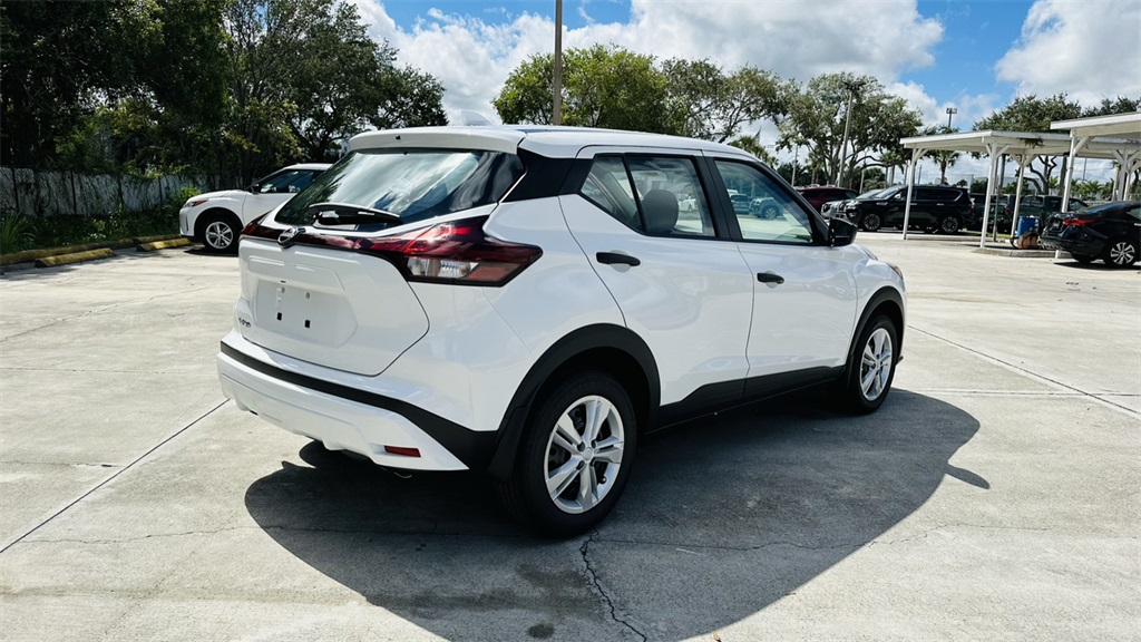 2025 Nissan Kicks Play S photo 6