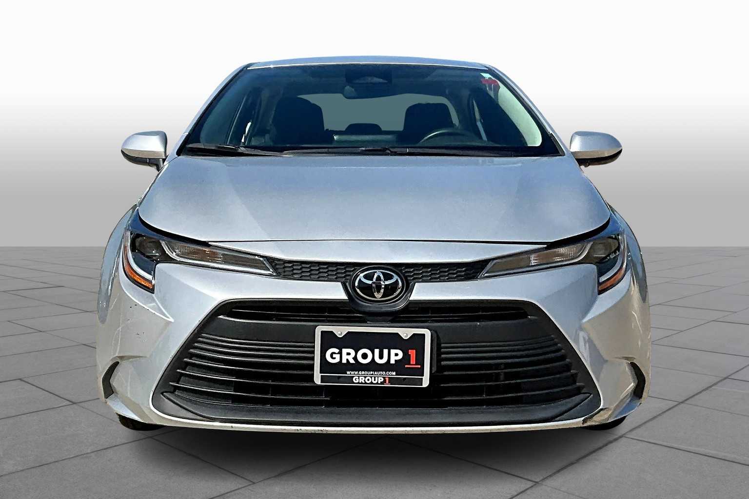 2023 Toyota Corolla LE photo 3