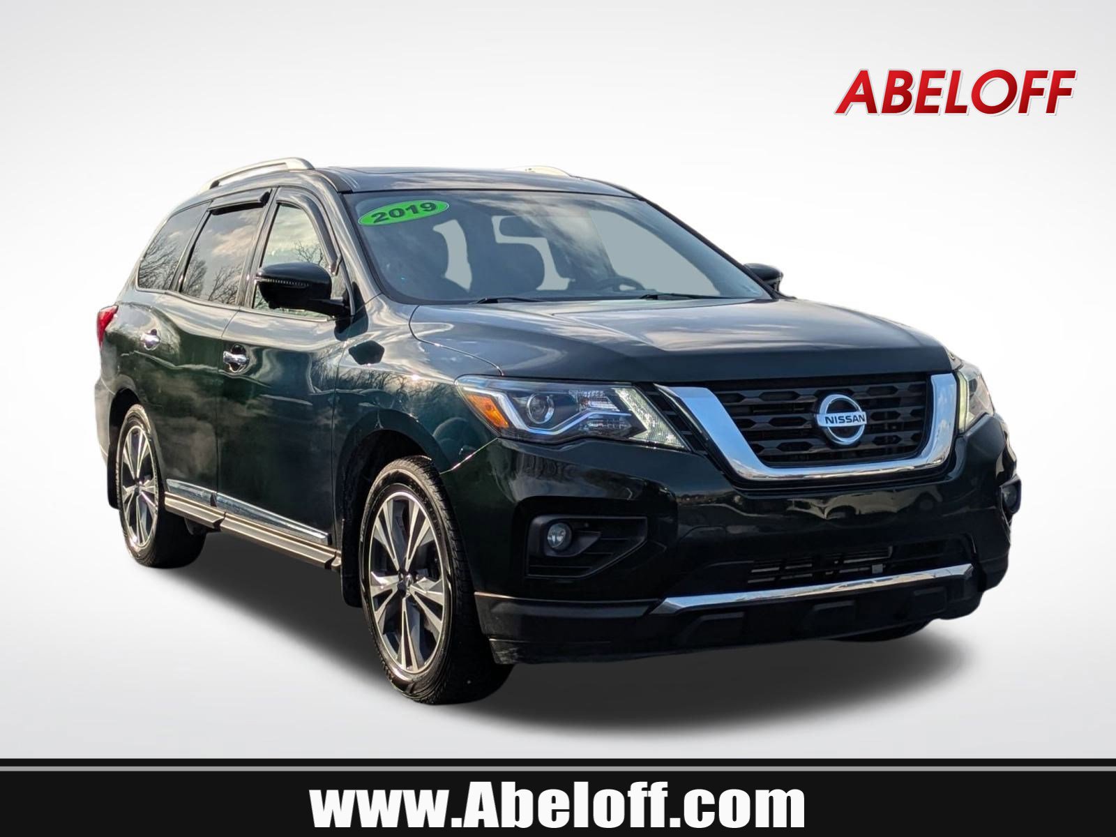2019 Nissan Pathfinder Platinum's photo