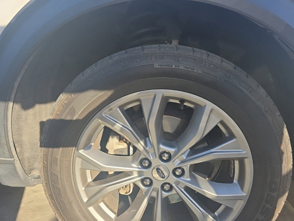 2022 Ford Explorer XLT photo 2