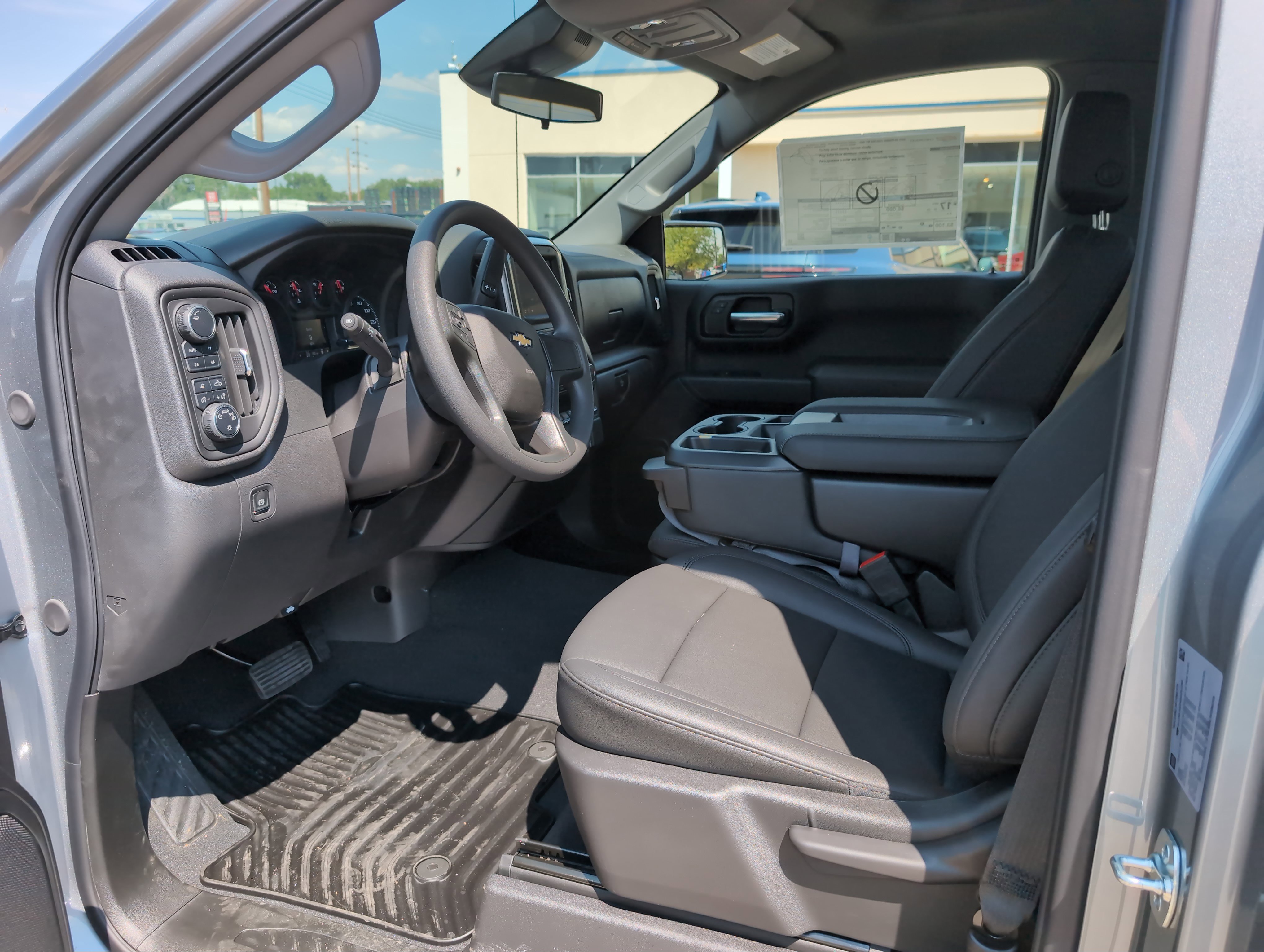 2025 Chevrolet Silverado 1500 photo 3