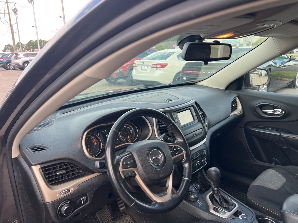 2016 Jeep Cherokee Altitude photo 4