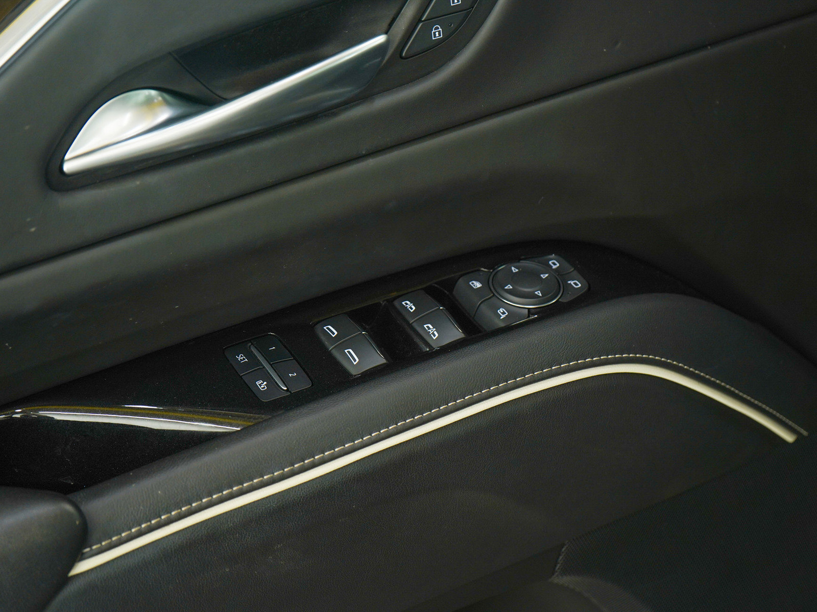 Used 2023 Cadillac Escalade ESV Sport Platinum with VIN 1GYS4RKL6PR401318 for sale in Roseville, Minnesota