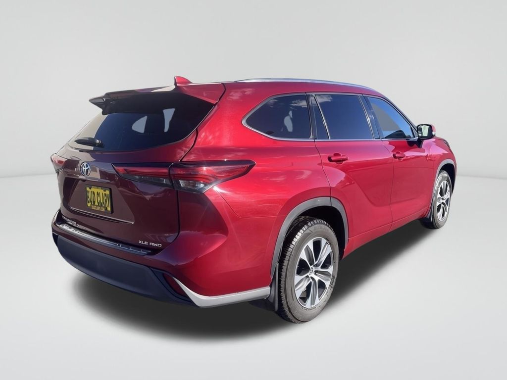 2021 Toyota Highlander XLE photo 4