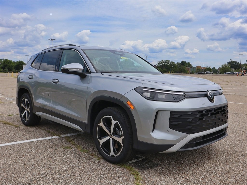 2025 Volkswagen Tiguan SE photo 4