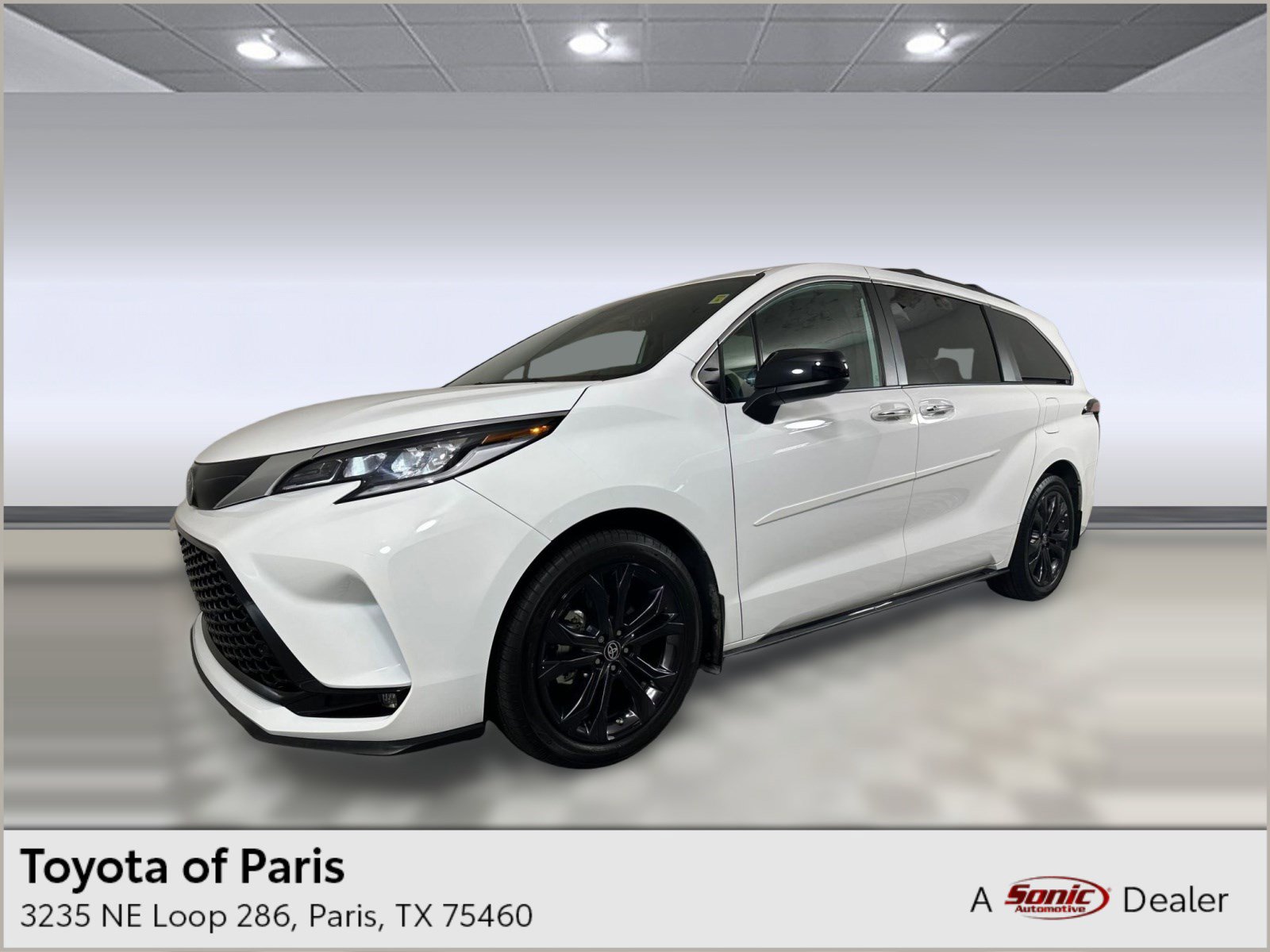2023 Toyota Sienna XSE's photo