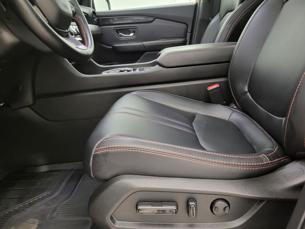 2025 Honda Pilot TrailSport photo 4