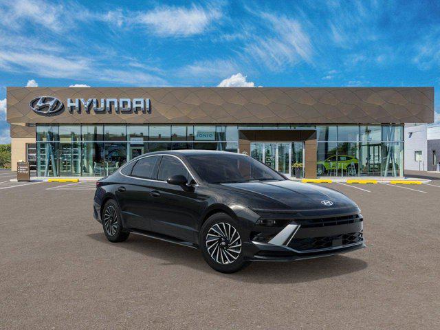 2025 Hyundai Sonata Hybrid SEL photo 2
