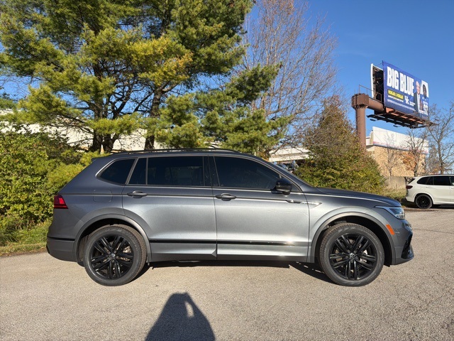 2022 Volkswagen Tiguan SE R-Line Black photo 4